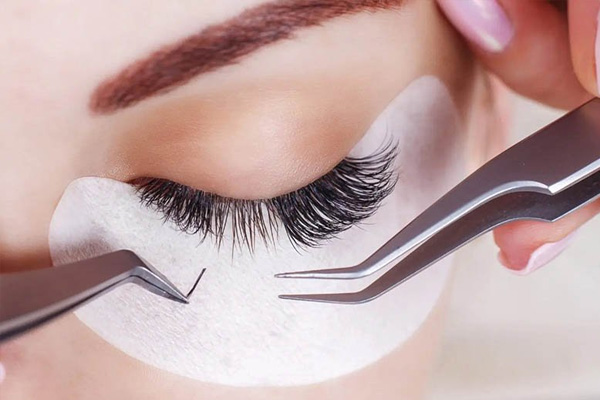 اکستنشن مژه در سالن زیبایی ماهورابیوتی قم